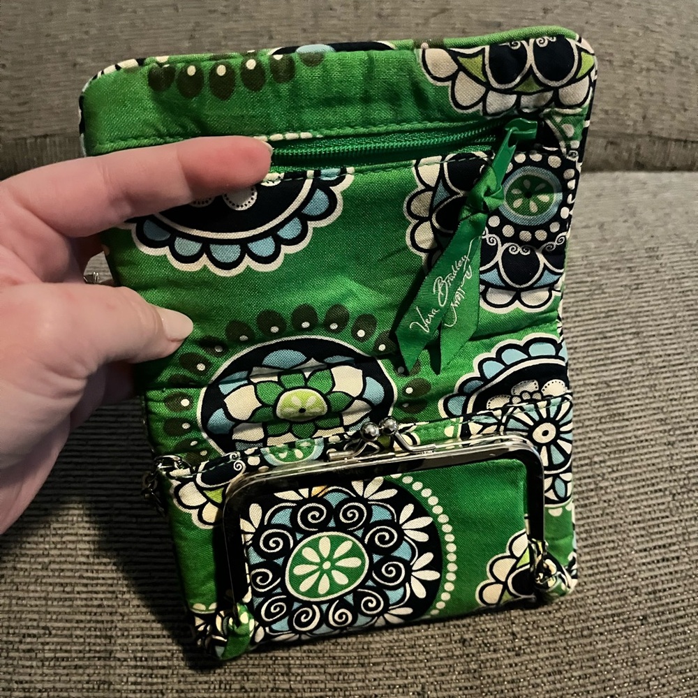 ✨ Vera Bradley Green Floral Wallet